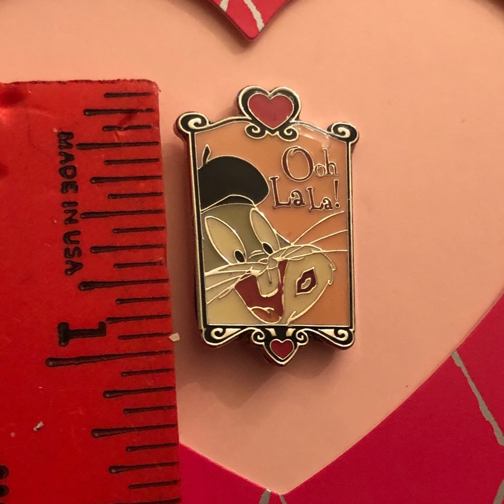 NWT Cloisonné Bugs Bunny Ooh La La Valentine’s day Pin and card - Picture 13 of 16
